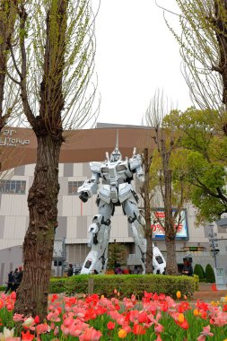  DiverCity Tokyo Plaza, Aomi, Koto City, Tokyo, Japonya 'daki Gerçek Boyutlu UNICORN GUNDAM Heykeli,