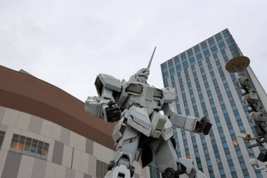  DiverCity Tokyo Plaza, Aomi, Koto City, Tokyo, Japonya 'daki Gerçek Boyutlu UNICORN GUNDAM Heykeli,