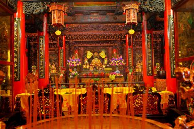  Songshan Ciyou Tapınağı süslü mimari detaylarla, Taoist ve Budist Bade Yolu, Songshan Bölgesi, Taipei, Tayvan