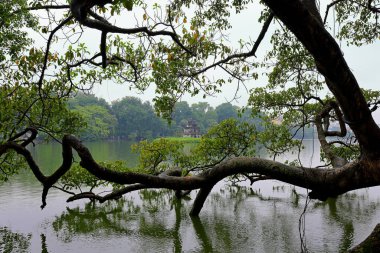 Turtle Tower (Thap Rua), Hang Trong, Hoan Kiem, Hanoi, Vietnam 'da Hoan Kiem Gölü' nde yer alan bir kule.
