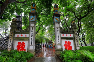  Hang Trong, Hoan Kiem, Hanoi, Vietnam 'da Hoan Kiem Gölü' nde bir Konfüçyüs tapınağı.