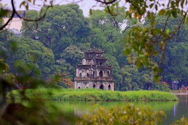 Turtle Tower (Thap Rua), Hang Trong, Hoan Kiem, Hanoi, Vietnam 'da Hoan Kiem Gölü' nde yer alan bir kule.