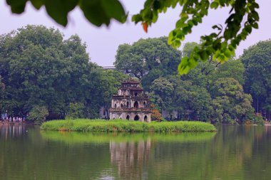 Turtle Tower (Thap Rua), Hang Trong, Hoan Kiem, Hanoi, Vietnam 'da Hoan Kiem Gölü' nde yer alan bir kule.