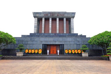  Ho Chi Minh 'in Mausoleu' su (Lang Chu tich Ho Chi Minhm), Ho Chi Minh 'in bedeni Ha Noi Vietnam' daki bu mozolede sergilenmektedir. 