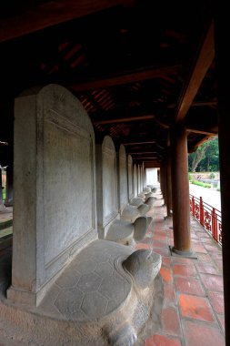 Edebiyat Tapınağı (Van Mieu Quoc Tu Giam), Van Mieu, Dong Da, Ha Noi, Vietnam 'da tapınakları ve ön kapısı olan bir Konfüçyüs tapınağı.