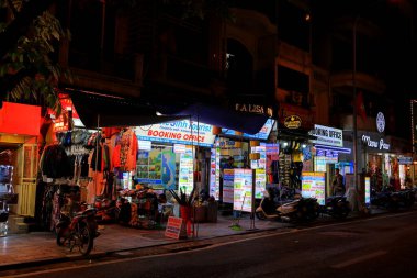 Ha Noi Vietnam 'daki Ha Noi kasabasının (Khu Pho Co Ha Noi) sokak manzarası