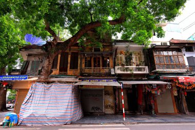 Ha Noi Vietnam 'daki Ha Noi kasabasının (Khu Pho Co Ha Noi) sokak manzarası