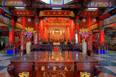 Sicao Dazhong Tapınağı, Taoist tapınağı, Dazhong Bulvarı, Annan Mahallesi, Tainan, Tayvan 'da ejderha çatı oymaları.