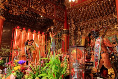 Anping Kaitai Tianhou Templ, Guosheng Bulvarı, Anping Bölgesi, Tainan, Tayvan 'da tanrı Mazu' nun bir heykeliyle