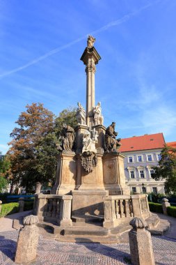 Prag Şatosu, Prag Çekçe (Prazsky hrad, Praha, Çek Cumhuriyeti) 'nde yer alan Hradcanske Meydanı (Hradcanske namesti))