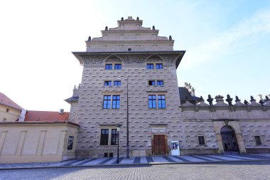 Prag Şatosu, Prag Çekçe (Prazsky hrad, Praha, Çek Cumhuriyeti) 'nde yer alan Hradcanske Meydanı (Hradcanske namesti))