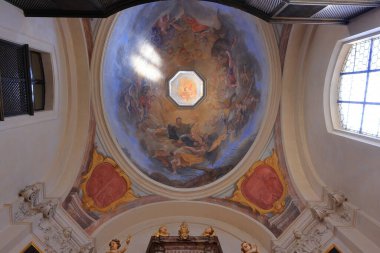 Prag Şatosu, Prag Çek (Prazsky Hrad, Praha, Çek Cumhuriyeti) 'nde yer alan Aziz George Bazilikası (Bazilika svateho Jiri))