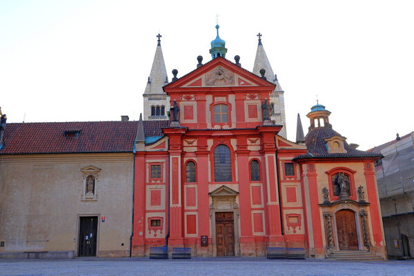 Святой Георгий Феликс (Bazilika svateho Jiri), расположенный в замке Фагге, Чехия (Фазский град, Оха, Чехия))