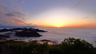 Alishan Ulusal Orman Dinlenme Alanında Eryanping İzleme Güvertesi, Alishan Kasabası, Chiayi, TAIWAN