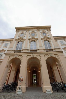 Schloss Konzerte Mirabell, Avusturya 'nın Salzburg kentindeki 17. yüzyıl sarayında yer alan Schloss Mirabell (Mirabell Sarayı) konser salonu.