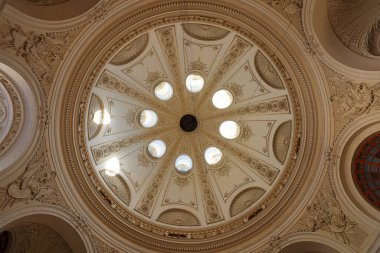 Hofburg, Habsburg saray kompleksi, imparatorluk daireleri ve Viyana 'da gümüş bir müze.