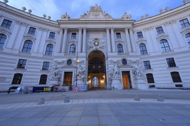 Hofburg, Habsburg saray kompleksi, imparatorluk daireleri ve Viyana 'da gümüş bir müze.