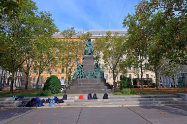 Avusturya 'nın Wien kentindeki Kursalon Hubner (Viyana' nın Sesi) konser salonu yakınlarındaki Beethoven heykeli