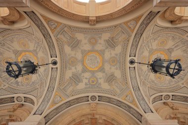 Macaristan Devlet Operası (Macar Allami Operahaz), Budapeşte Macaristan 'da tavan freskleri bulunan bir mekan.