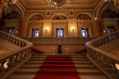 Macaristan Devlet Operası (Macar Allami Operahaz), Budapeşte Macaristan 'da tavan freskleri bulunan bir mekan.