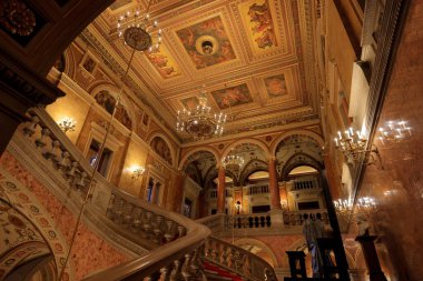 Macaristan Devlet Operası (Macar Allami Operahaz), Budapeşte Macaristan 'da tavan freskleri bulunan bir mekan.