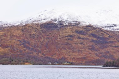 İskoçya, İngiltere 'deki Glencoe Vadisi' nden arabayla geçerken manzarası