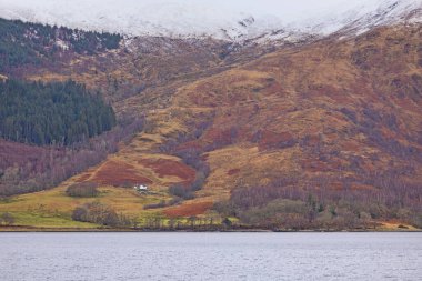 İskoçya, İngiltere 'deki Glencoe Vadisi' nden arabayla geçerken manzarası