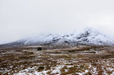 Wee White House Glencoe (Lagarbh Cottage), İskoçya 'daki Glencoe Vadisi' nden geçen tarihi eser.