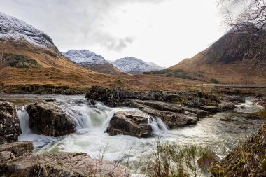 Skyfall Şelalesi İskoçya 'daki Glencoe Vadisi' nden geçen manzaralı yolculukta.