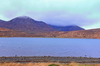 İskoçya, İngiltere 'deki Glencoe Vadisi' nden arabayla geçerken manzarası