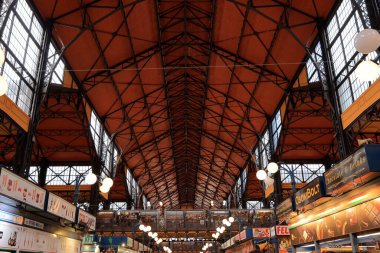 Budapeşte Macaristan 'da bir market, hediyelik eşya pazarı.