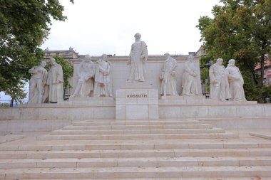 Macaristan Parlamento Binası, Gotik Uyanış tarzı bina ve Budapeşte Macaristan 'da bol dekore edilmiş odalar.