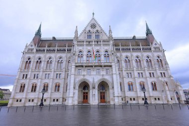 Macaristan Parlamento Binası, Gotik Uyanış tarzı bina ve Budapeşte Macaristan 'da bol dekore edilmiş odalar.