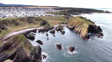 Bow Fiddle Rock bölgesi, Cullen Sahili yakınları ve İskoçya 'da Moray sahili, Birleşik Krallık