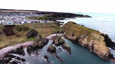 Bow Fiddle Rock bölgesi, Cullen Sahili yakınları ve İskoçya 'da Moray sahili, Birleşik Krallık