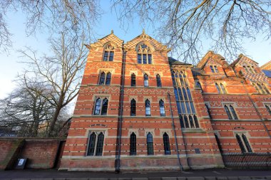 Oxford Üniversitesi, 38 üniversitesi ve Oxford, İngiltere 'de 70 araştırma bölümü bulunan üniversite