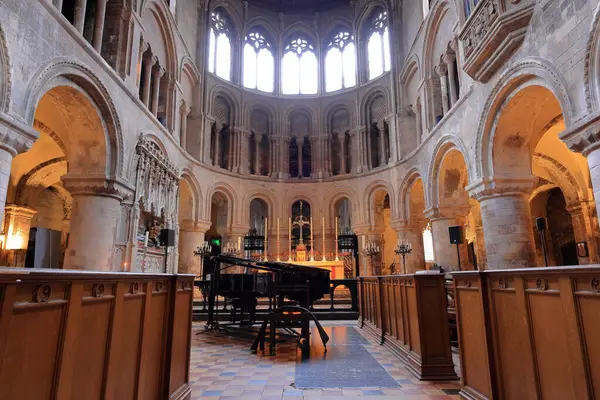 St. Bartholomew Büyük Kilise, 1123 'te Londra, İngiltere' de kuruldu.