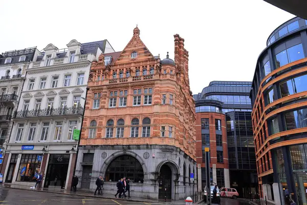  Londra, İngiltere 'deki tarihi binaların sokak manzarası