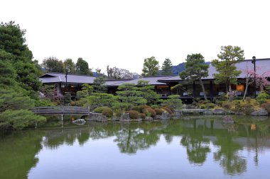 Okazaki Nishitennocho, Sakyo Ward, Kyoto, Japonya 'daki Heian Tapınağı, Shinto tapınağı ve peyzaj bahçeleri.