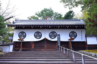 Chion-in Tapınağı, Japonya 'nın Kyoto şehrinde antik sanat ve Zen bahçesi olan büyük bir Budist tapınağı.
