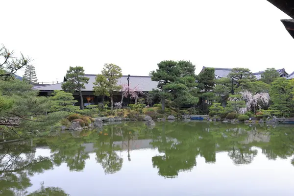 Okazaki Nishitennocho, Sakyo Ward, Kyoto, Japonya 'daki Heian Tapınağı, Shinto tapınağı ve peyzaj bahçeleri.