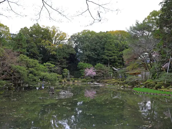 Okazaki Nishitennocho, Sakyo Ward, Kyoto, Japonya 'daki Heian Tapınağı, Shinto tapınağı ve peyzaj bahçeleri.