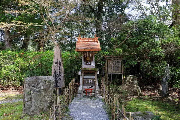 Yoshimizu Tapınağı, Yoshinoyama, Yoshino, Yoshino Bölgesi, Nara, Japonya 'daki bir Shinto tapınağı.