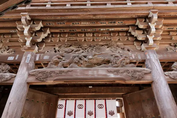 Kiraz çiçekli Hasedera Tapınağı, Japonya 'da Shingon Budizmi' nin Buzan mezhebi için bir Budist tapınağı.