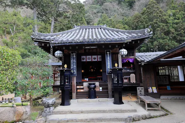 Kiraz çiçekli Hasedera Tapınağı, Japonya 'da Shingon Budizmi' nin Buzan mezhebi için bir Budist tapınağı.