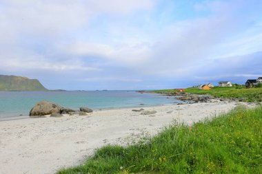 Norveç 'in Lofoten adalarındaki Flakstadoya' daki Ramberg plajı.
