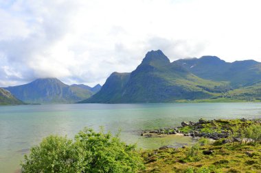 Norveç 'in Lofoten adalarında Flakstadpolen yakınlarında manzara