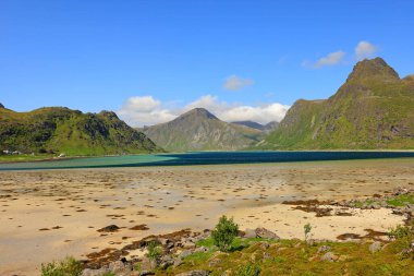 Norveç 'in Lofoten adalarında Flakstadpolen yakınlarında manzara