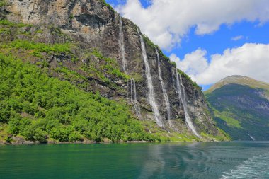 Geiranger, Norveç 'teki Geirangerfjord' da Yedi Kız Kardeş Şelalesi