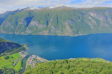 Aurland, Norveç 'teki Stegastein bakış açısından Aurlandsfjord' un manzarası